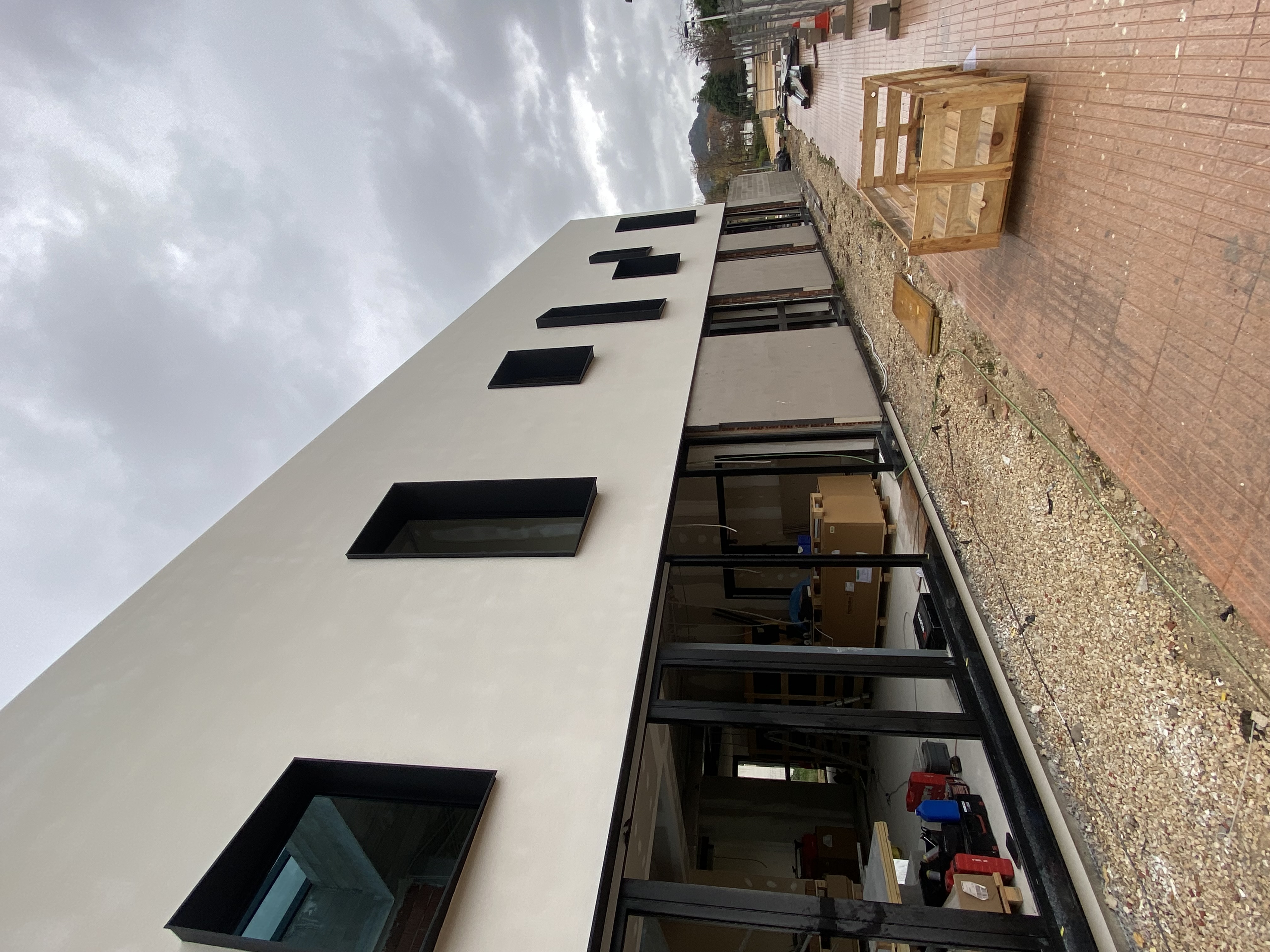 Carpintería de Aluminio en el Centro de Música de Ondara | Fachada Moderna y Eficiente